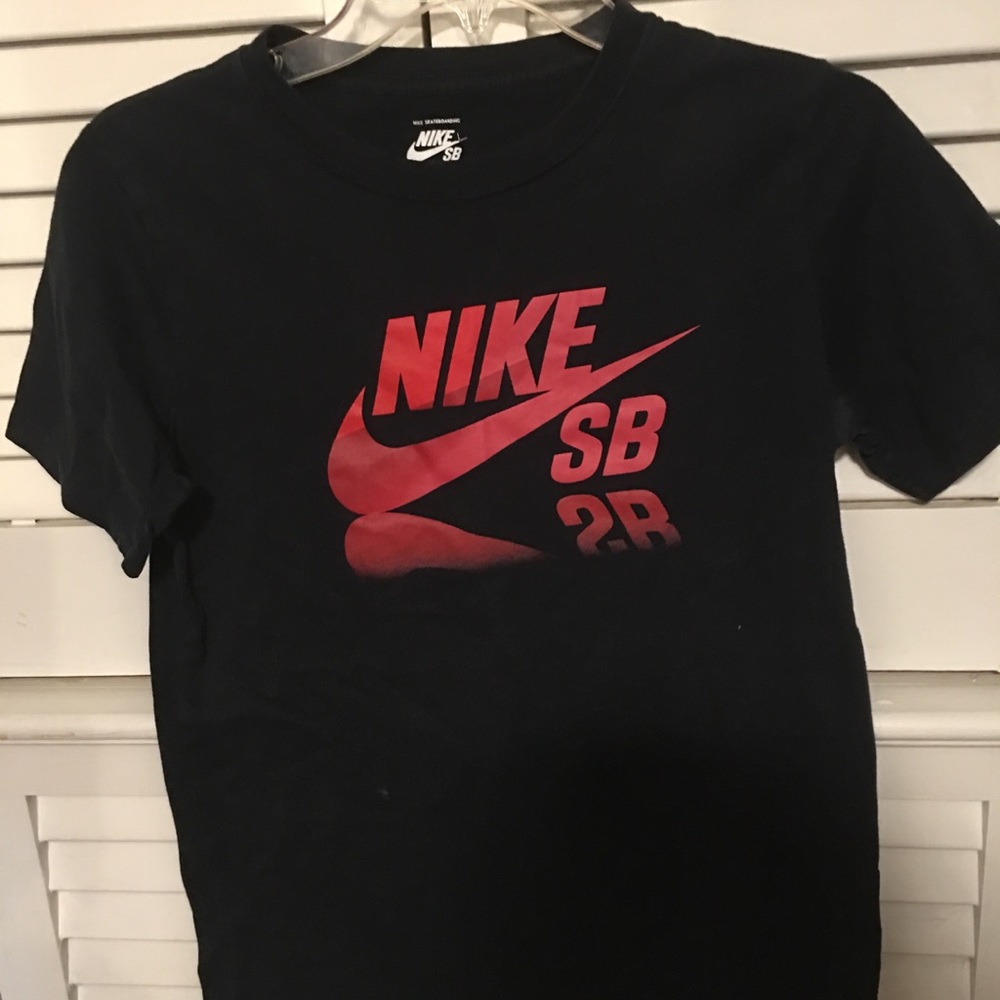 Nike youth shirt